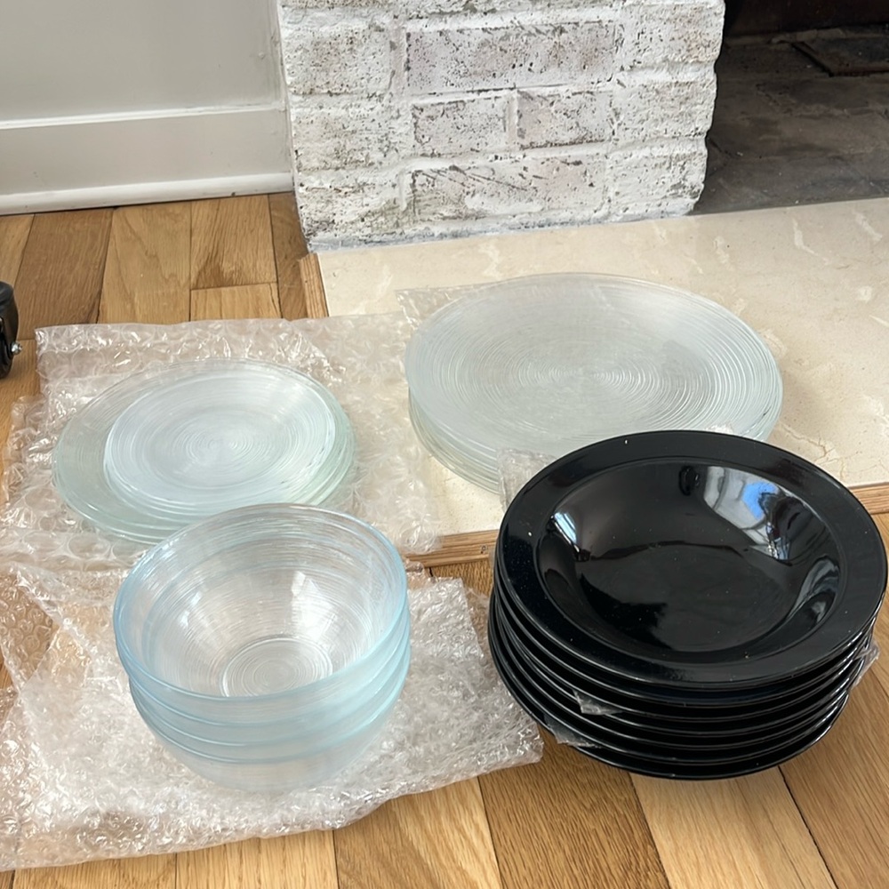 Dishware (Plates Bowls Cups)